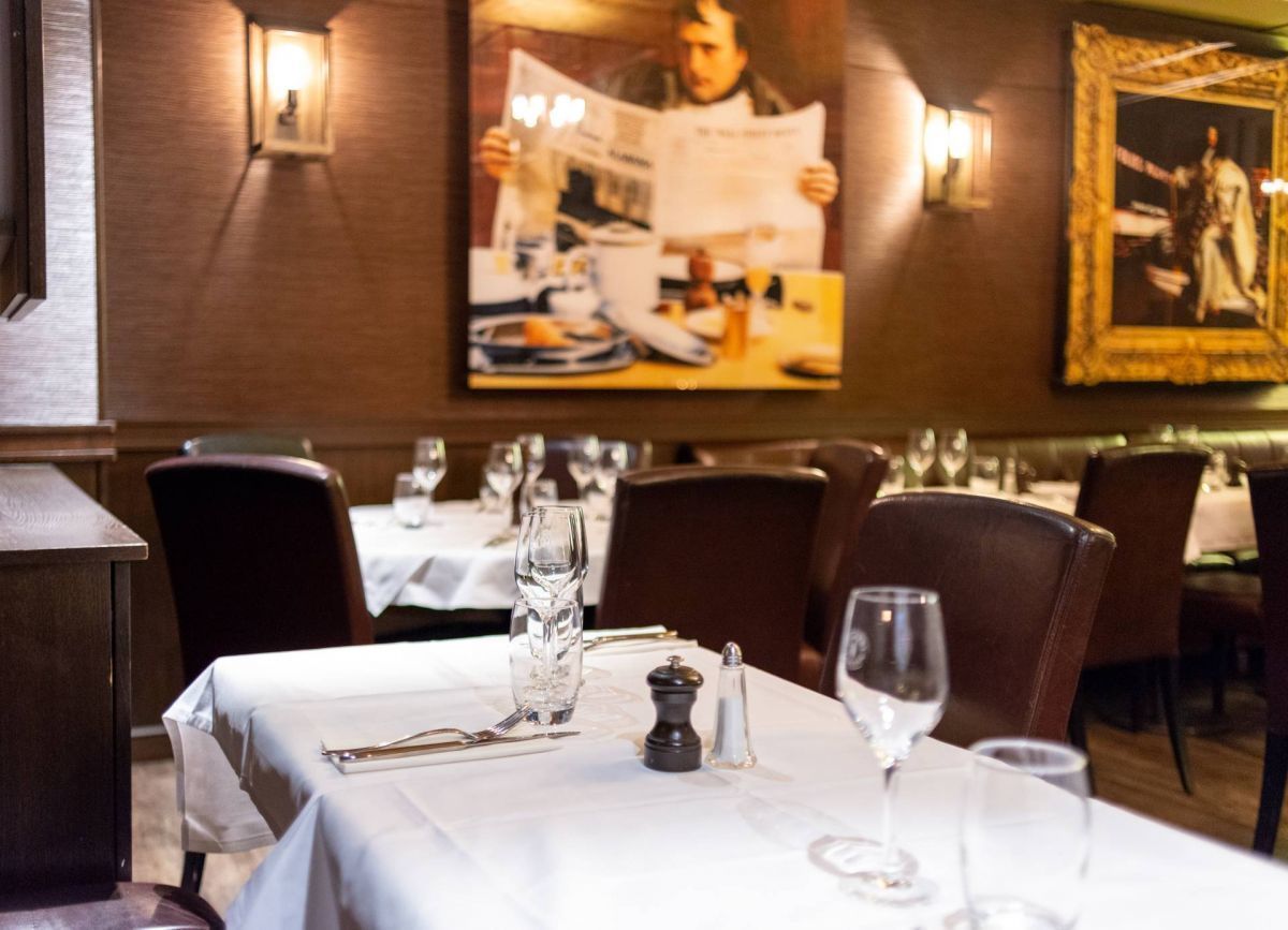 Discover Flottes, an upscale brasserie located at 2 Rue Cambon, where you can savor traditional dishes in an artistic setting.